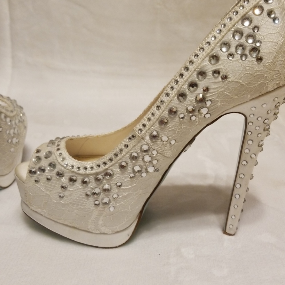 Betsey Johnson white wedding heels - Picture 3 of 5